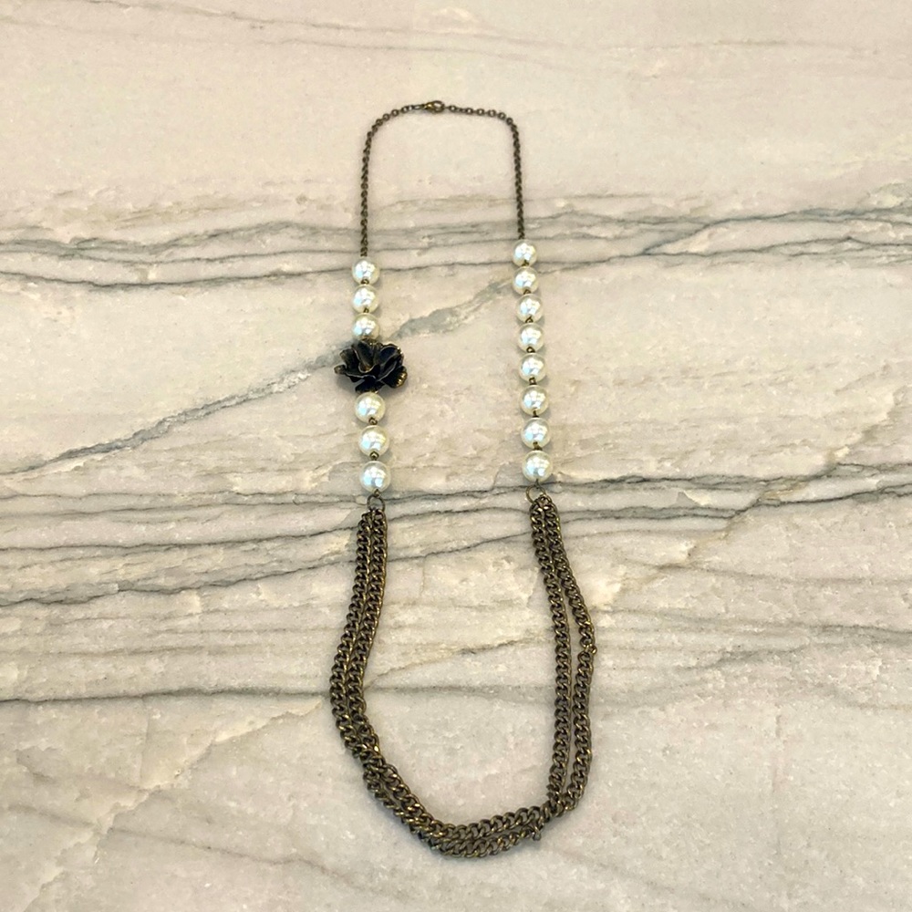 Pearl and bronze chain necklace